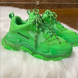 Fluo green balenciaga women’s triple s